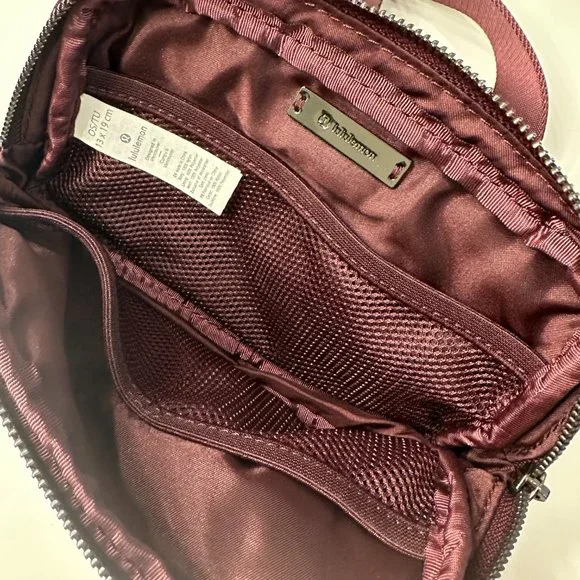 Lululemon Everywhere Belt Bag *1L Cassis - Picture 5 of 5